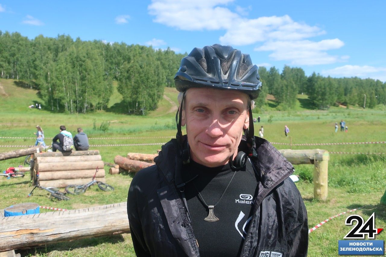 На велосипеде вокруг света. Бывший учитель обсерваторской школы Павел Грачёв проехал за своей мечтой 24 тысячи километров