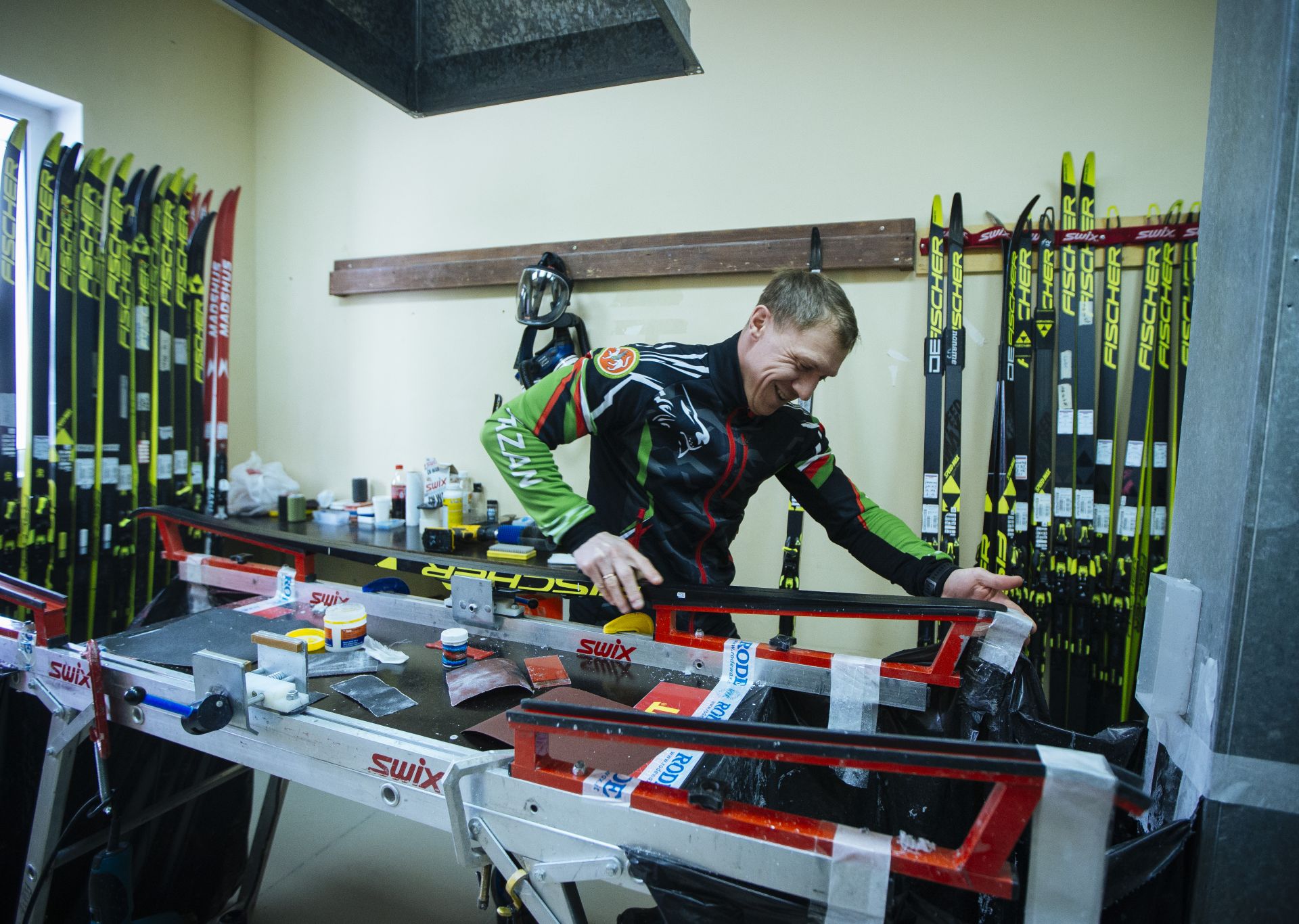 Специалист, без которого лыжник далеко не уедет: Зеленодолец Павел Сюлатов рассказал об особенностях профессии сервисмена