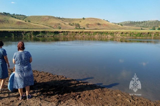 Водолазы в Татарстане продолжают искать 18-летнюю девушку на реке Ик