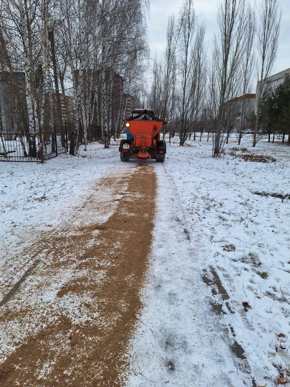 В Зеленодольске ежедневно проводятся работы по приведению города в порядок