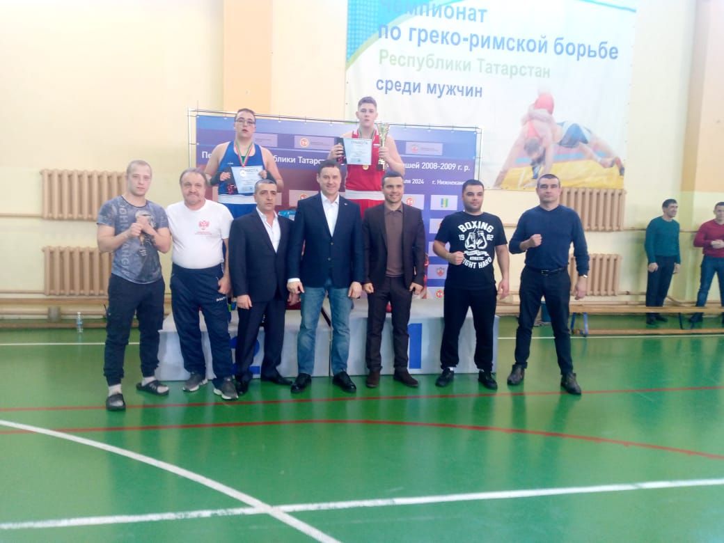 Зеленодольские спортсмены первенстве РТ по боксу завоевали золотую и две серебряные медали