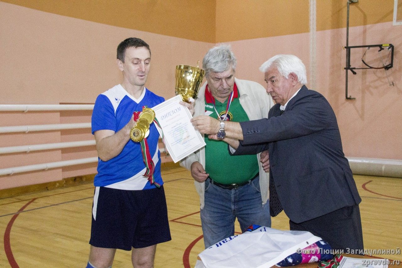 В ЦДТ состоялась финальная игра по волейболу среди ветеранов мужских команд