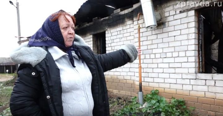 В деревне Бритвино Нижневязовского сельского поселения при пожаре погиб 63-летний мужчина. Видео