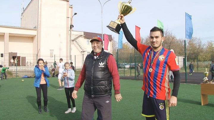 Видео: Финальный матч по дворовому футболу в пгт Васильево - кто стал победителем