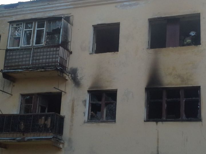 В Зеленодольске в результате очередного пожара в выселенном доме пострадал мужчина