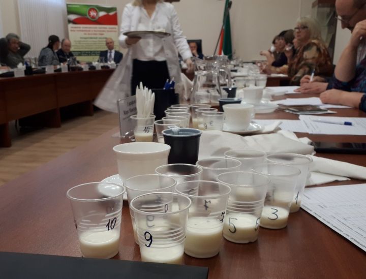 Фоторепортаж: Потребительская дегустация молочной продукции в Госалкогольинспекции РТ