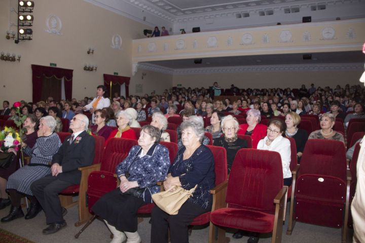 Долгожданная встреча выпускников: В ДК "Родина" отметили 55-летний юбилей Лицея №14