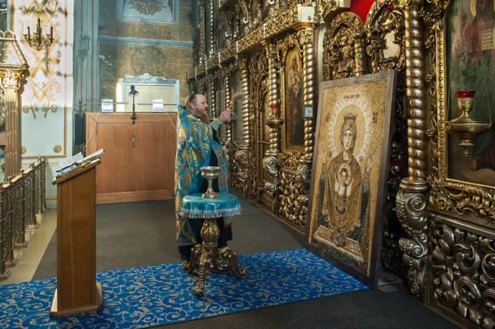 В Раифском монастыре освятили новую мозаичную икону Божией Матери «Неупиваемая Чаша»