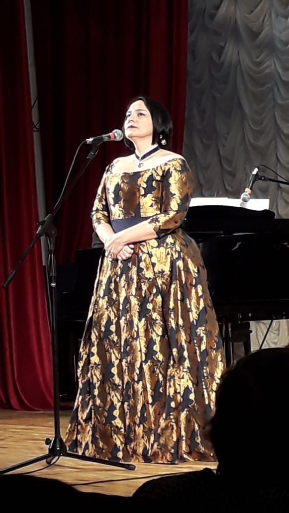 В эти минуты в Зеленодольской музыкальной школе выступает Юлия Зиганшина