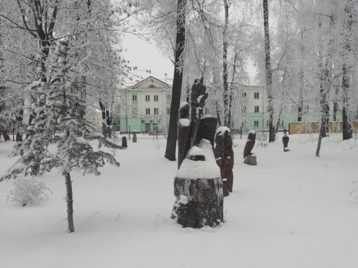 В Зеленодольске деревья по-есенински «принакрылись снегом, словно серебром..»