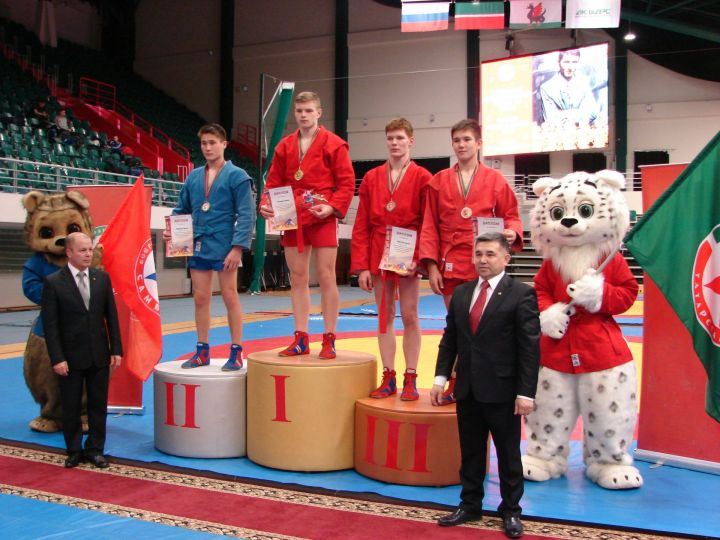 Воспитанники Зеленодольской школы борьбы на Республиканском турнире завоевали 3 медали