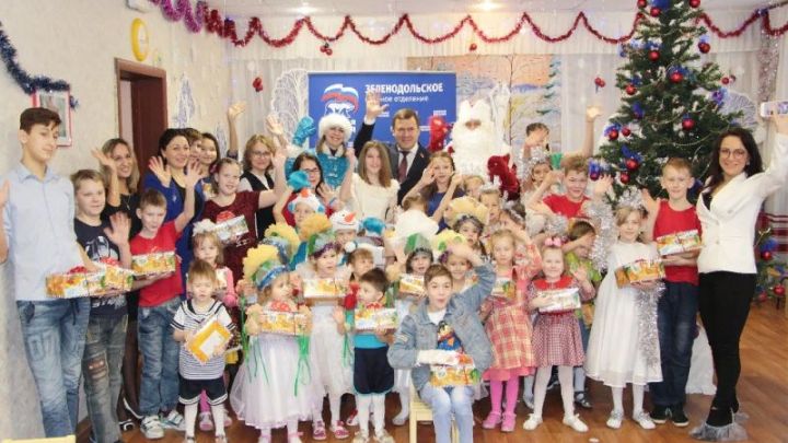 Депутат Госсовета поздравил воспитанников приюта «Гнездышко» с Новым годом