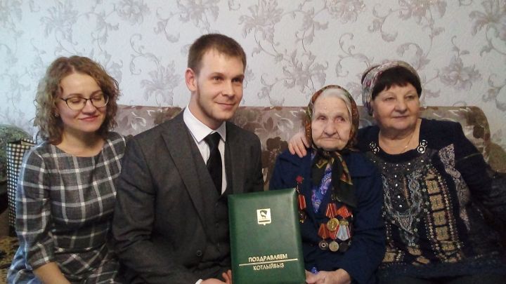 В Зеленодольском районе Героя Социалистического труда Марию Турунтаеву поздравили с Днем Героев Отечества