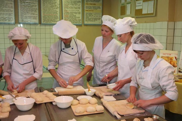 В Зеленодольском центре занятости 14 безработных граждан получили профессию повара