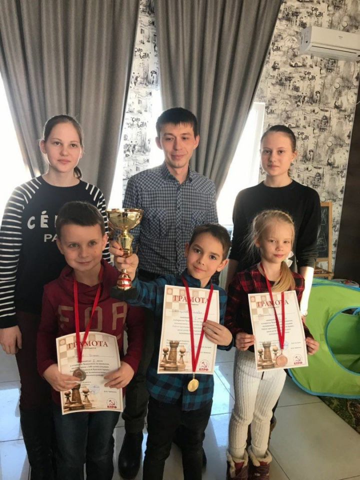 В поселке Васильево в честь 100-летия Российской армии прошел шахматный турнир среди детей