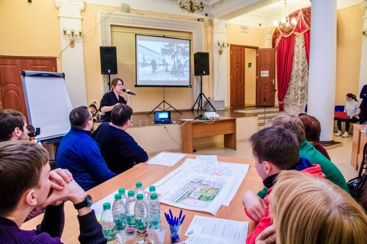 Фоторепортаж: Зеленодольцы обсуждали судьбу парка возле ДК "Родина"