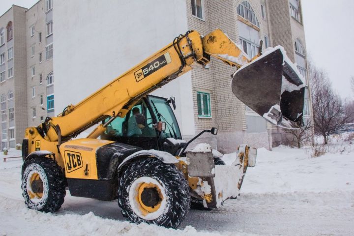 5 февраля. Зеленодольск. Уборка снега на улицах города