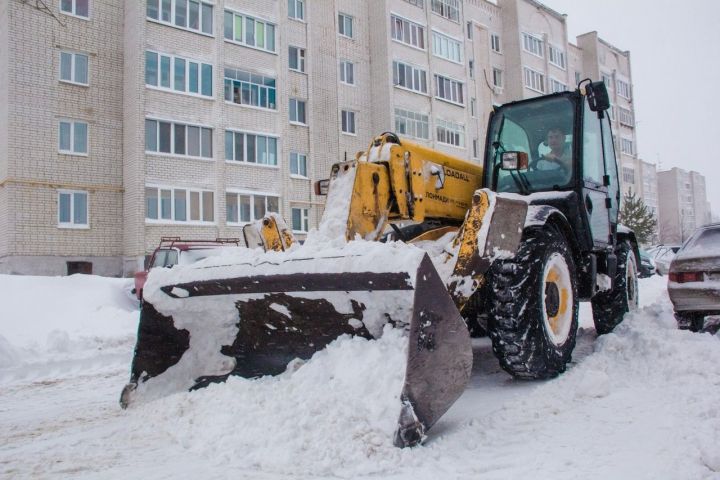 5 февраля. Зеленодольск. Уборка снега на улицах города