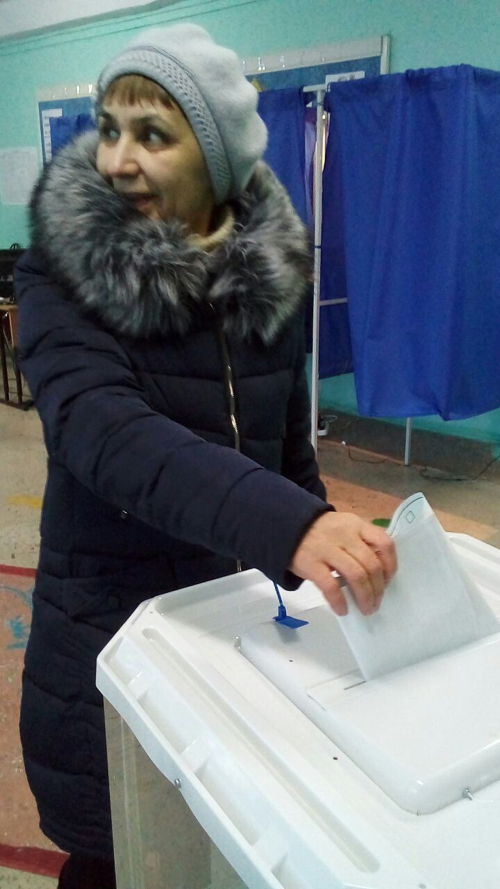 На избирательном участке 1529, который находится в лицее 9 им. Пушкина, на 17 часов проголосовало 54 процентов избирателей