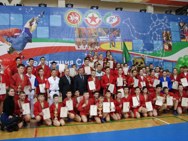Зеленодольские спортсмены на Первенстве РТ по самбо завоевали 7 медалей