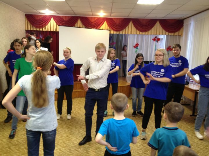 В гостях у «Гнездышка»: Волонтеры ЗМК подарили детям радость