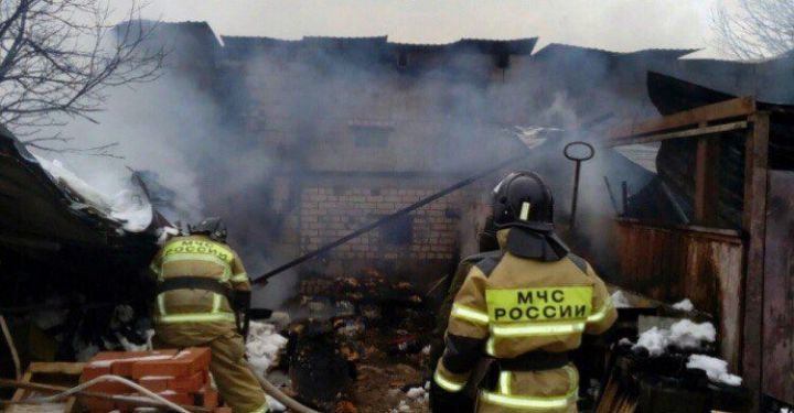 В Зеленодольском районе сгорел дом