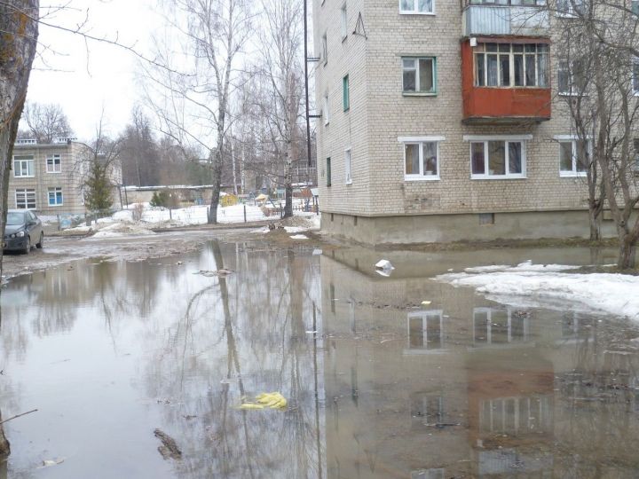 Мобильный репортер: «Озеро» образовалось между домами на улице Гоголя