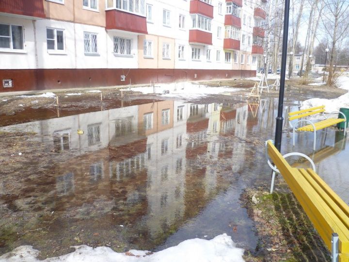 Мобильный репортер: «Озеро» образовалось между домами на улице Гоголя