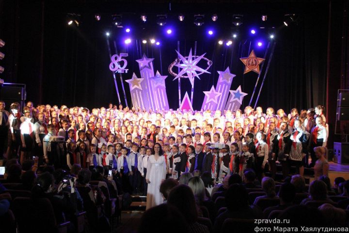 «Дружба начинается с улыбки»: конкурс хоров «Поющий май» соберет около 650 участников