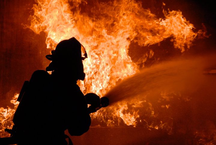 В Зеленодольске пожарные спасли пятерых человек из горящей пятиэтажки