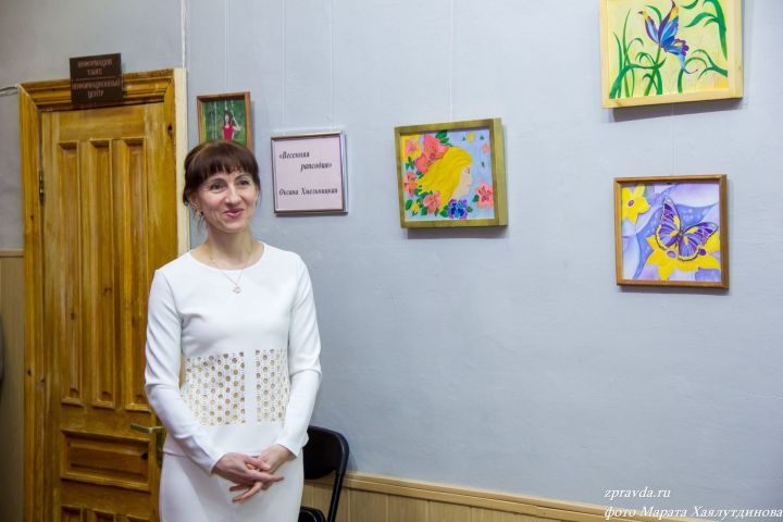 В библиотеке открылась выставка художника-любителя Оксаны Хмельницкой