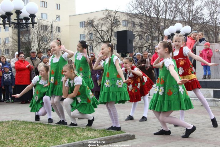 Фоторепортаж: В Зеленодольске запустили фонтаны и с размахом отметили Первомай