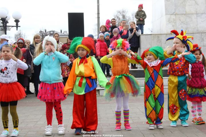 Фоторепортаж: В Зеленодольске запустили фонтаны и с размахом отметили Первомай