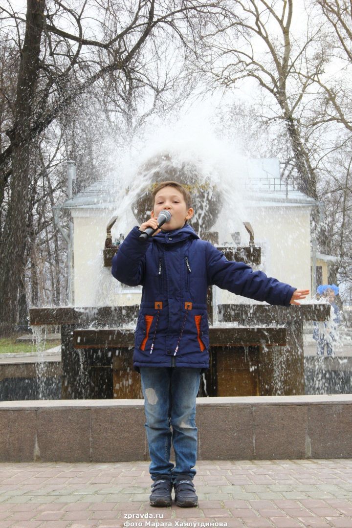 Фоторепортаж: В Зеленодольске запустили фонтаны и с размахом отметили Первомай