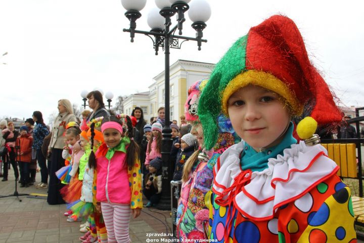 Фоторепортаж: В Зеленодольске запустили фонтаны и с размахом отметили Первомай