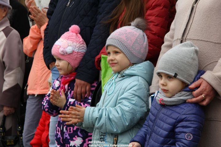 Фоторепортаж: В Зеленодольске запустили фонтаны и с размахом отметили Первомай