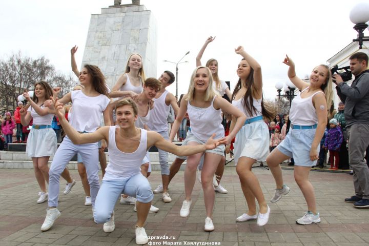 Фоторепортаж: В Зеленодольске запустили фонтаны и с размахом отметили Первомай