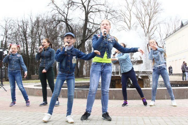 Фоторепортаж: В Зеленодольске запустили фонтаны и с размахом отметили Первомай