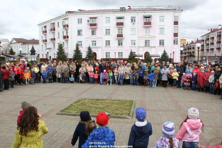 Фоторепортаж: В Зеленодольске запустили фонтаны и с размахом отметили Первомай