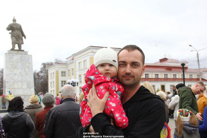 Фоторепортаж: В Зеленодольске запустили фонтаны и с размахом отметили Первомай