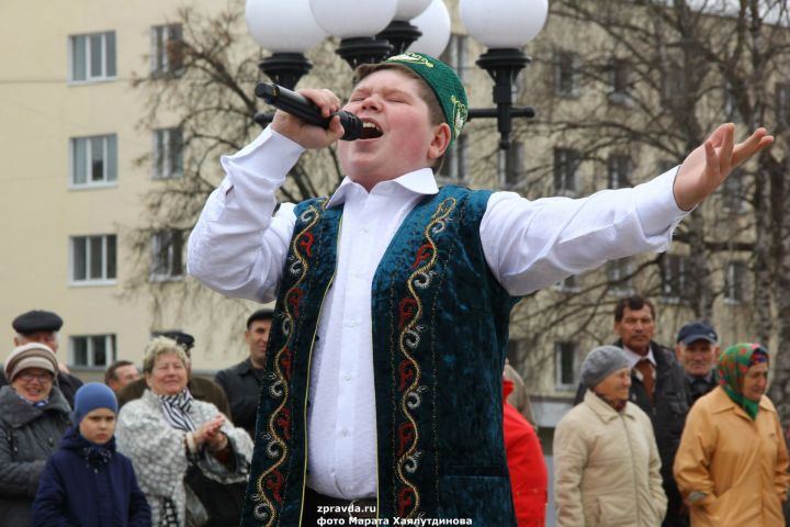 Фоторепортаж: В Зеленодольске запустили фонтаны и с размахом отметили Первомай