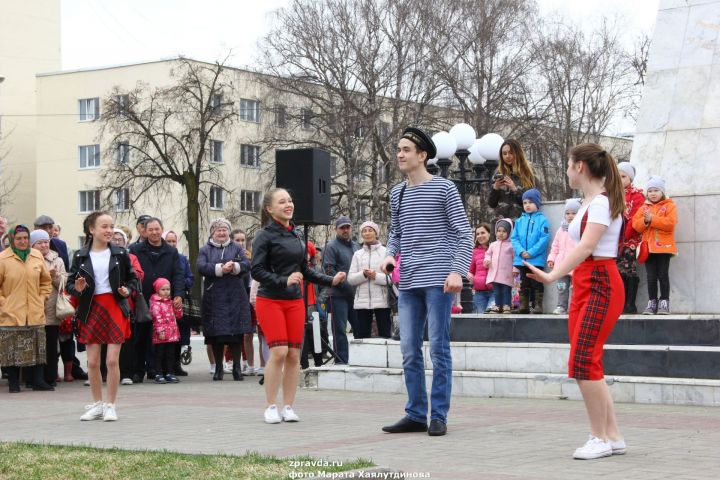 Фоторепортаж: В Зеленодольске запустили фонтаны и с размахом отметили Первомай