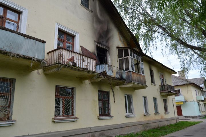 В зеленодольской двухэтажке на Гоголя сгорела квартира