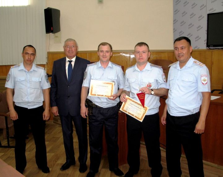 В Татарстане наградили лучшие экипажи ДПС – зеленодольские в их числе