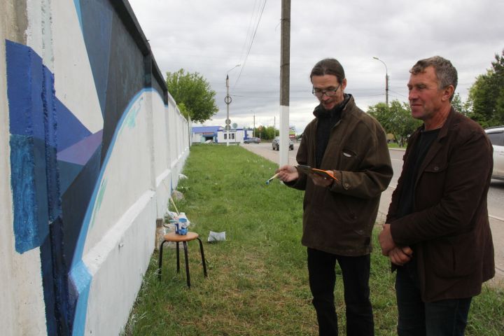 Фото: известные художники Зеленодольска создают полотна прямо на улице
