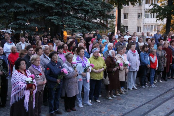 Фото: Сотни зеленодольцев присоединились к акции "Свеча Памяти"