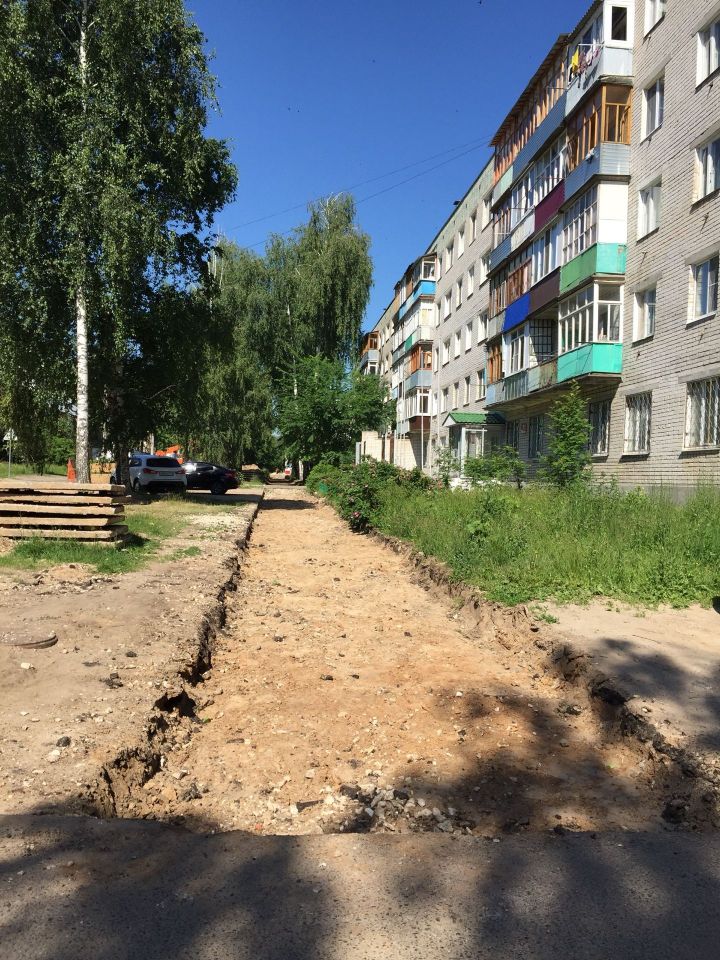 В Зеленодольске на ул. Тургенева начали реконструкцию тротуара. Где еще отремонтируют тротуары?