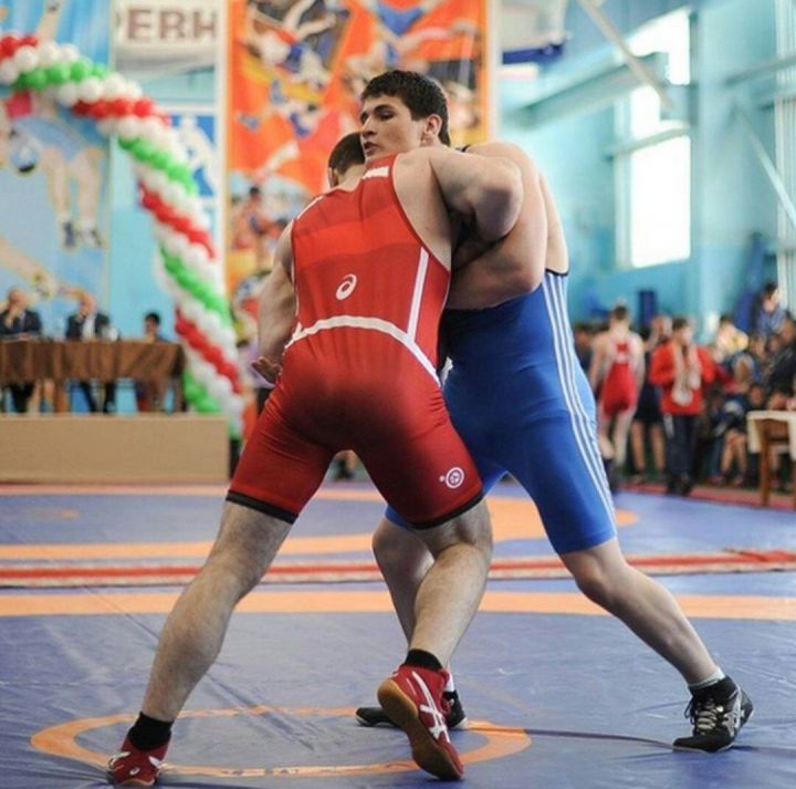 В Каспийске во Дворце спорта и молодежи сражался воспитанник Зеленодольской школы борьбы