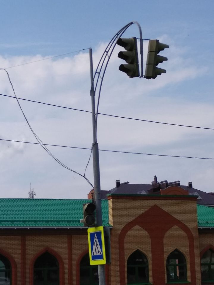 Мобильный репортер: Светофор на перекрестке улиц Татарстана-Гоголя НЕ РАБОТАЕТ