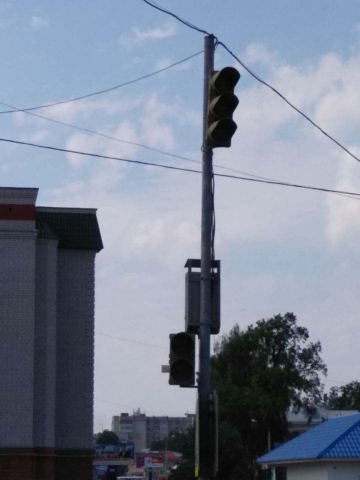 Мобильный репортер: Светофор на перекрестке улиц Татарстана-Гоголя НЕ РАБОТАЕТ